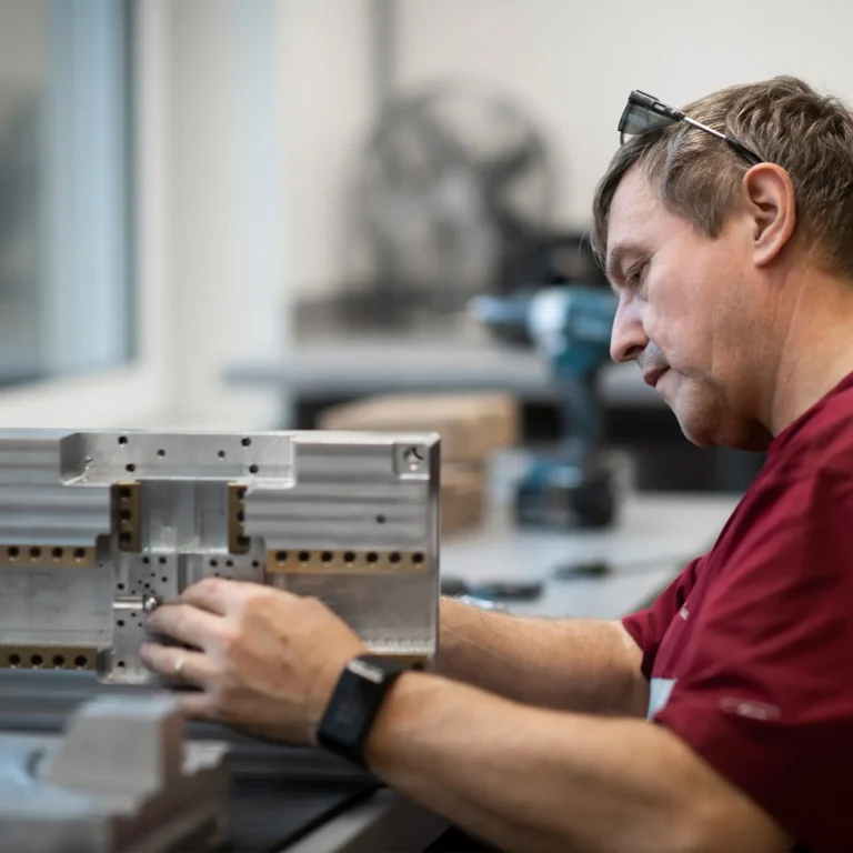 karriere-Werkzeugbau_mould2partGmbH